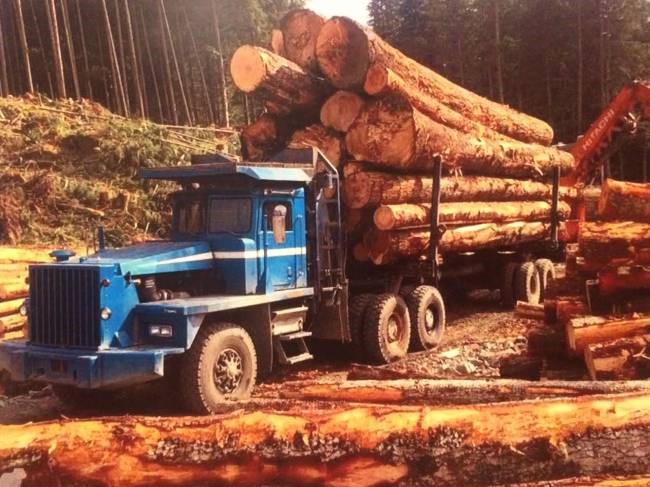 Logging-Truck-Mack